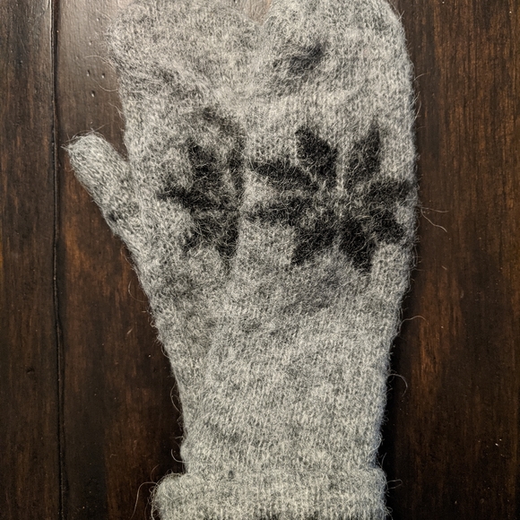 Pure Icelandic Wool Mittens - Picture 4 of 4